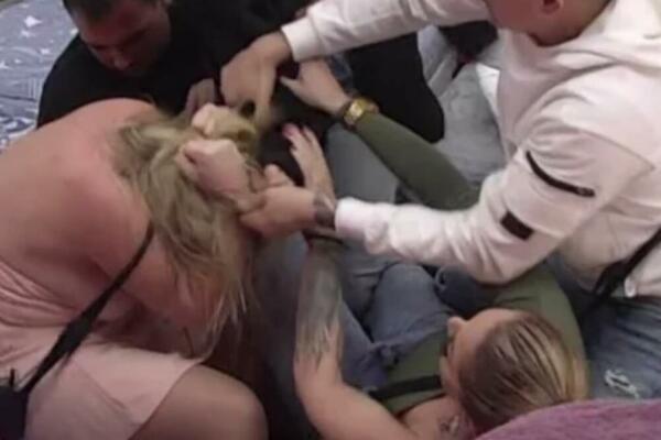 UMALO PONOVO TUČA U ZADRUZI: Žestoko se sukobile NJIH DVE, čak ih ni DISKVALIFIKACIJE ne sprečavaju u NASILJU