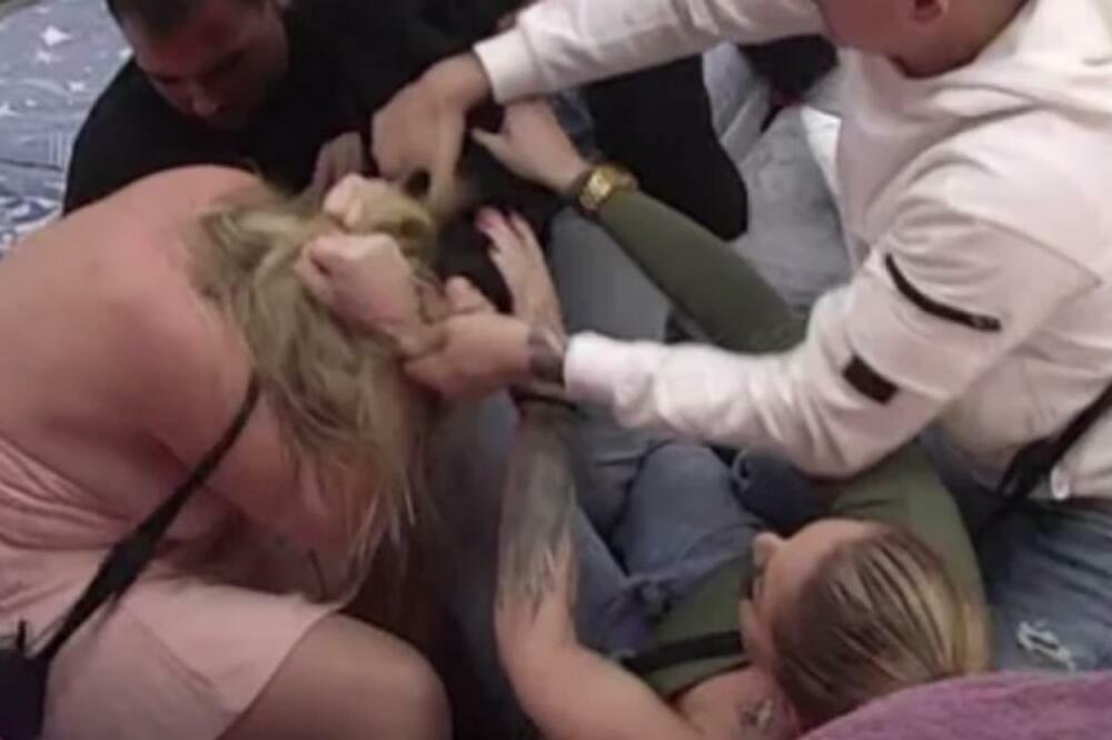 UMALO PONOVO TUČA U ZADRUZI: Žestoko se sukobile NJIH DVE, čak ih ni DISKVALIFIKACIJE ne sprečavaju u NASILJU