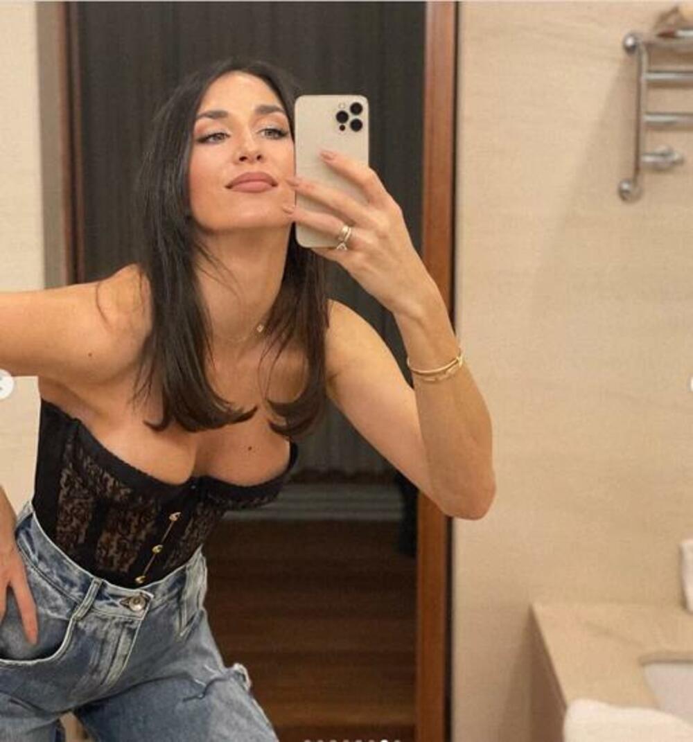 Jelisaveta Orašanin istakla bujne grudi