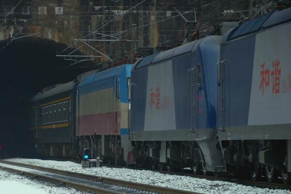 NE BRŽE OD 45 KILOMETARA NA ČAS: Spori voz 6063 za Ćinling! VIDEO