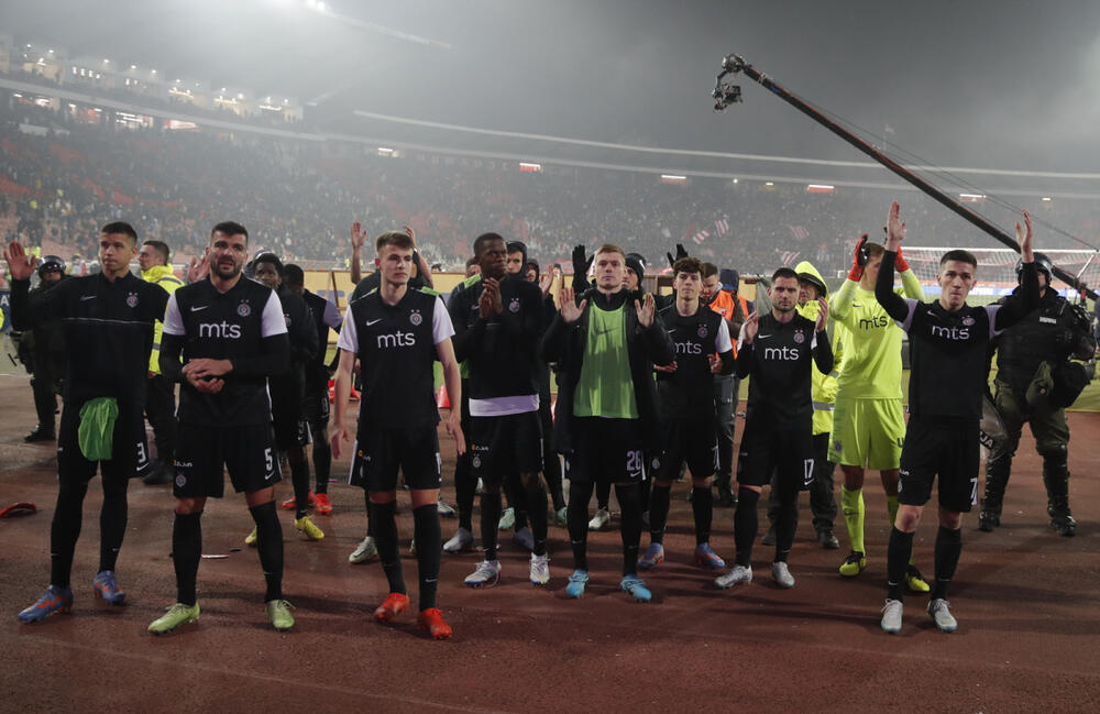 Fudbaleri Partizana posle poraza od Crvene zvezde u 169. večitom derbiju