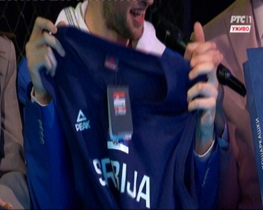 Pevač dobio poklon koji mu veoma znači