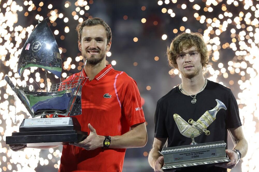 MEDVEDEV ŠOKIRAO SVE U DUBAIJU! Rus bez dlake na jeziku ISPROZIVAO velikog rivala! (VIDEO)
