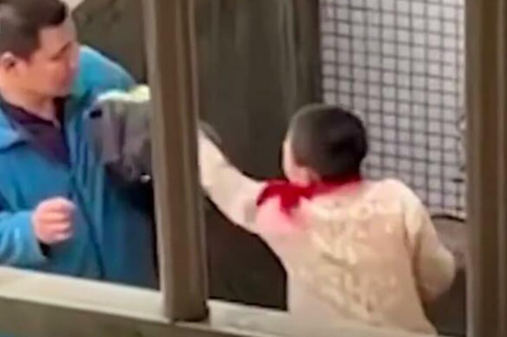 RAZMAŽENI KLINAC NAPAO OCA SATAROM: Pojavio se SNIMAKDRAME, a razlog je BIRAZAN (VIDEO)