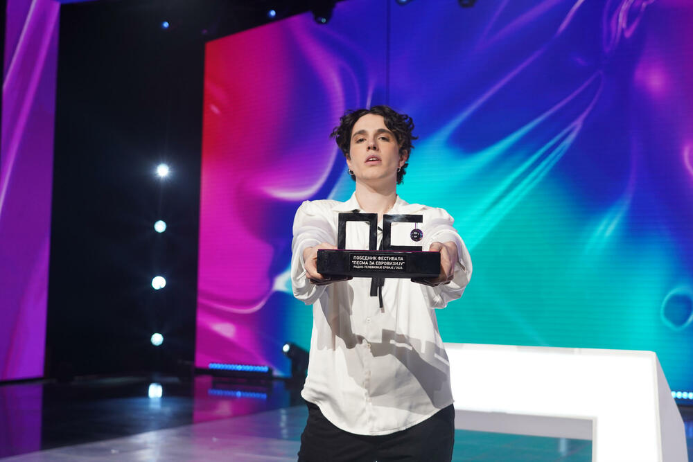 Luki Ivanoviću veliku podršku pružila je naša prošlogodišnja predstavnica Ana Đurić Konstrakta, zbog čega joj je muzičar vrlo zahvalan