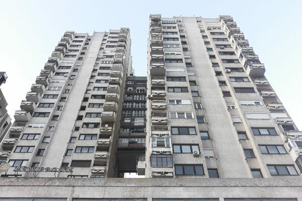 "PITAJU GDE ŽIVIŠ, KAŽEM U LEPOJ BRENI A MOJ KOMŠIJA - U SLATKOM GREHU": Domišljatost Era će vas NASMEJATI do SUZA!