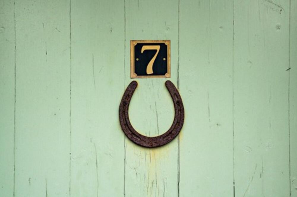 ODMAH OKAČITE POTKOVICU IZNAD VRATA: Evo šta će se desiti sa vašim NOVCEM I KUĆOM