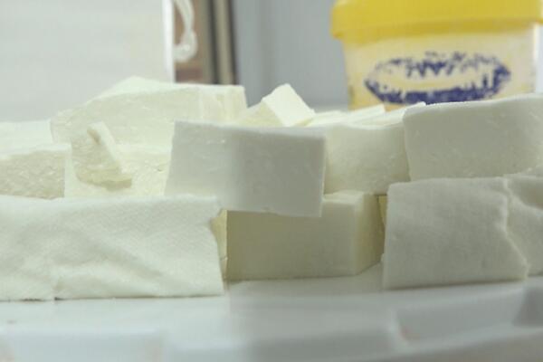 SVE VREME OVO POGREŠNO RADITE: Evo kako da vam se sir ne pokvari i da traje duplo duže