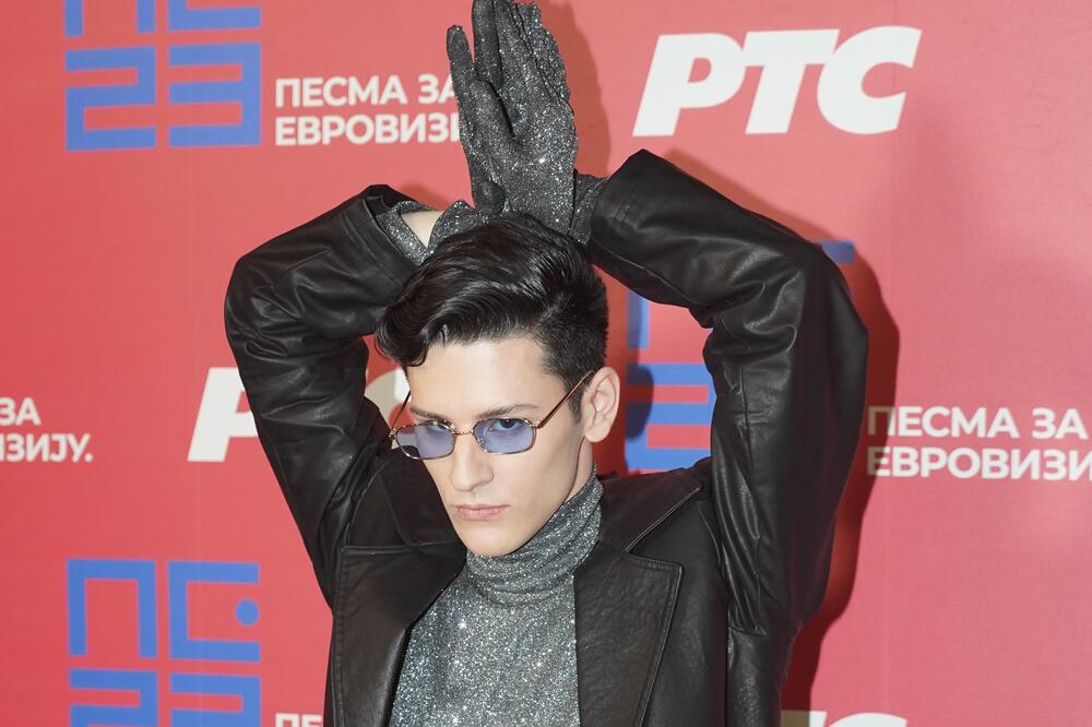 FILIP BALOŠ ZA ESPRESO! Otkrio šta misli o FOLK PEVAČICAMA i da li se seli iz Novog Sada