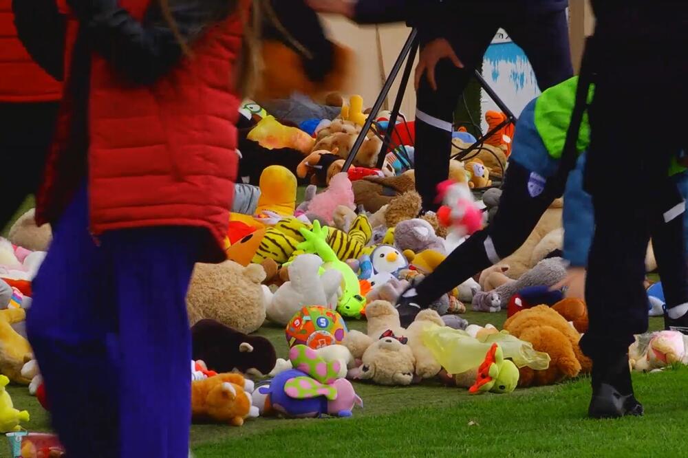 NAJPOTRESNIJA TIŠINA U NOVOM PAZARU: Fudbaleri odali počast NASTRADALIM MALIŠANIMA, a onda je USLEDILO OVO! (FOTO)