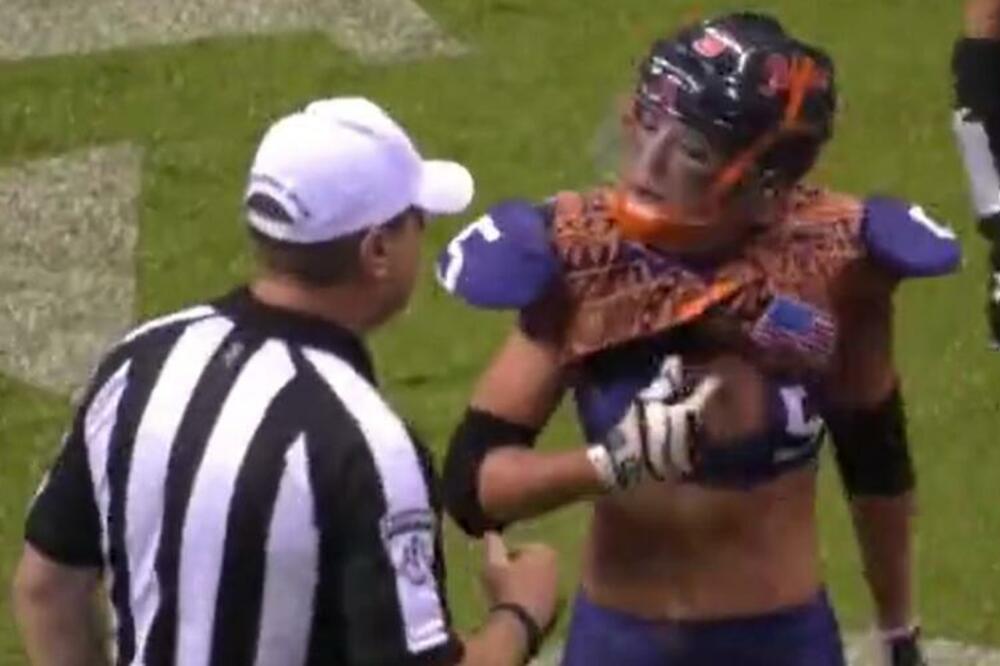 AMERIKANKA SPOPALA SUDIJU I POKAZIVALA MU GRUDI: "Pogledaj! Zar nisi video da je ispala?" (VIDEO)