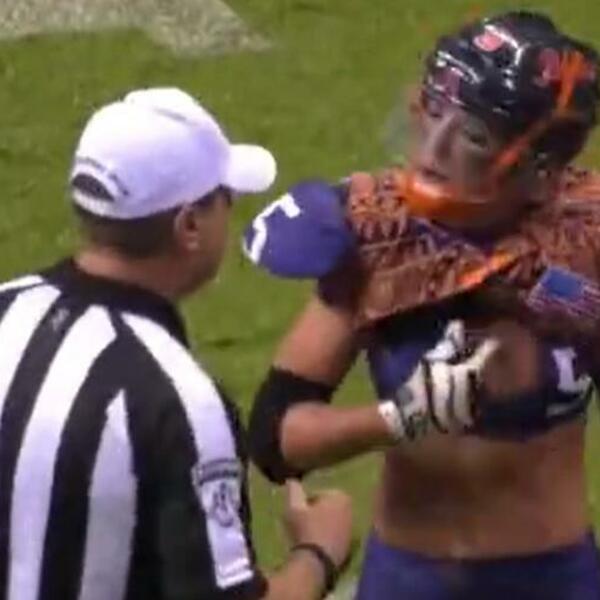 AMERIKANKA SPOPALA SUDIJU I POKAZIVALA MU GRUDI: "Pogledaj! Zar nisi video da je ispala?" (VIDEO)