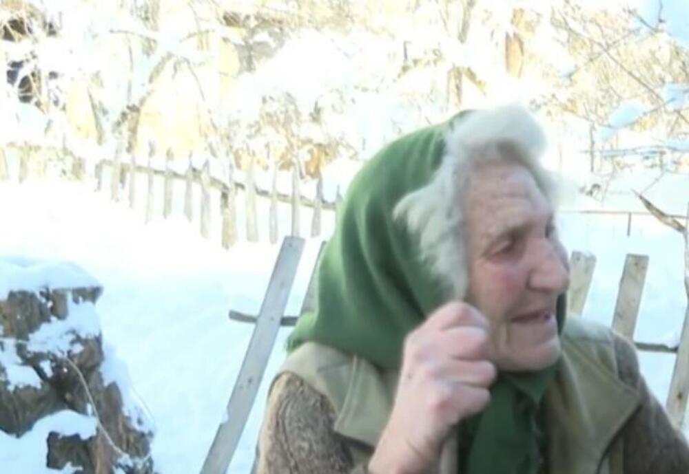 <p>Lekarka Hitne pomoći kaže da je u ovoj opštini većinsko staračko stanovništvo, bez ikakve podrške sa strane</p>