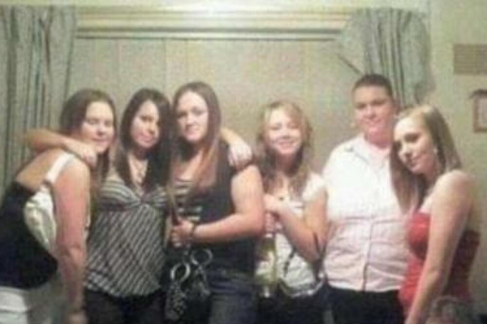 SLIKALE SE PRED IZLAZAK, A KAD SU POGLEDALE FOTOGRAFIJU OSTALE SU BEZ REČI: Pogledajte dobro, NAJEŽIĆETE SE! (FOTO)