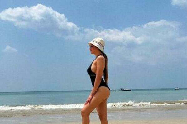 Većina Srba o ovim parama može da sanja, a ona ih dala na čizme i tašnu: Garderober vredi bogatstvo, nije štedela