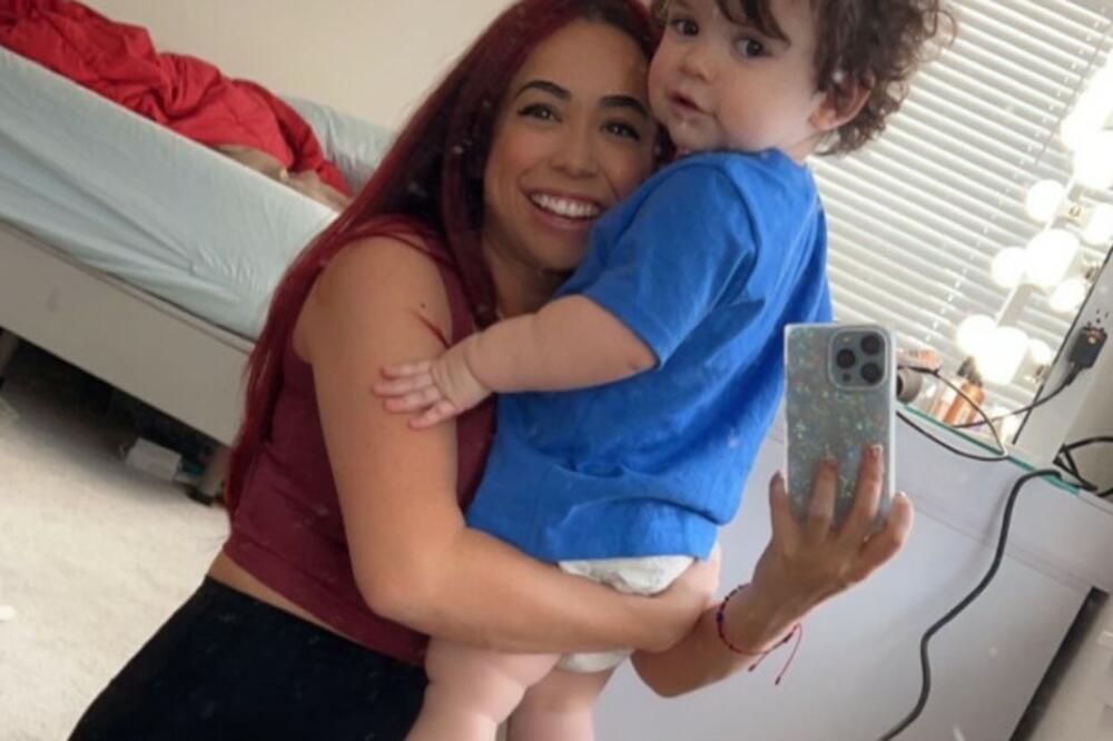 "BEBA DŽIN" JE ZVEZDA INSTAGRAMA: Mamu kritikuju zbog GOJAZNOSTI deteta, a tek da vidite kako GA HRANI (VIDEO)