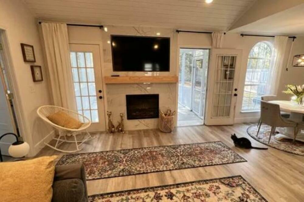 U njenom domu dominira bela boja i nežniji tonovi