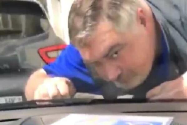 OD OVOGA ĆE VAM SE ZGADITI ŽIVOT,ALI BUKVALNO: Kad vidite šta je ovaj PERVERZNJAK uradio NEĆE VAM BITI DOBRO! VIDEO