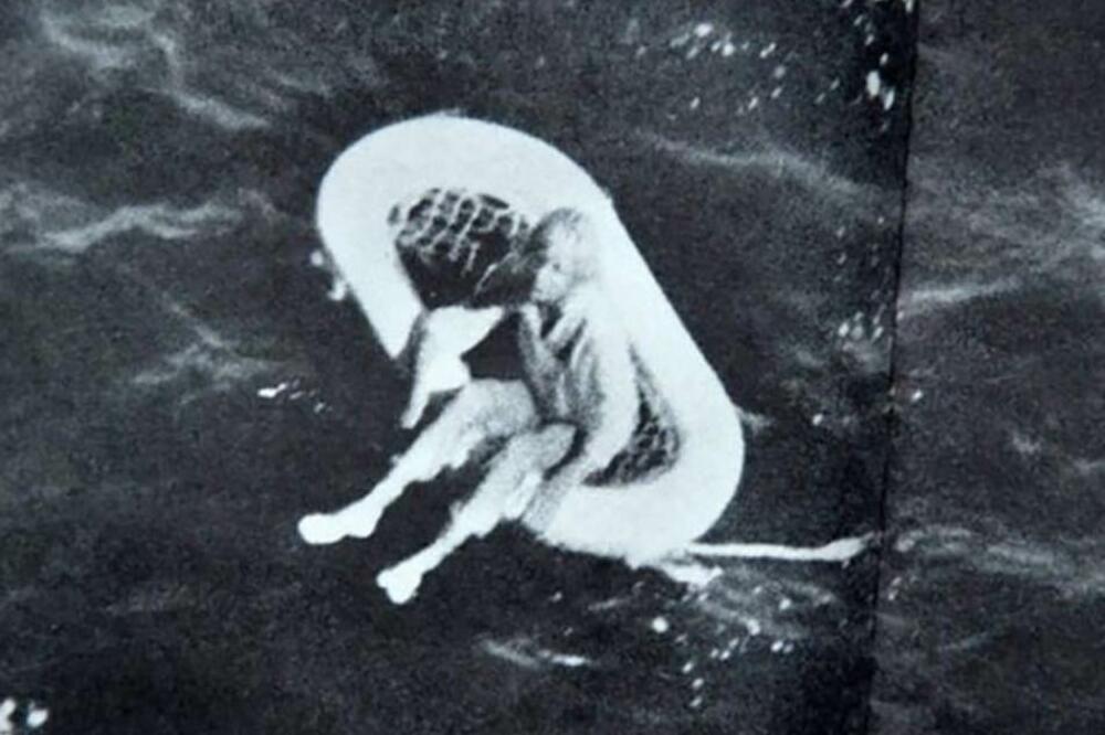 OVA FOTOGRAFIJA DEVOJČICE KRIJE ZLOČIN KOJI LEDI KRV: Jeziv prizor će se zauvek PAMTITI, preživela je PAKAO (FOTO)