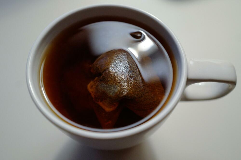 MUJO PITA HASU DA LI GLEDA U ŠOLJU: Vic na koji ćete PROLITI SUZE ovog jutra