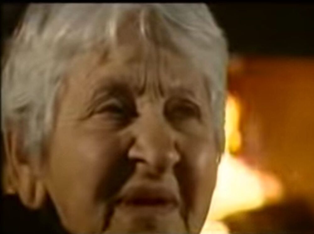 Tokom dugogodišnje karijere stekla je prijateljstva sa mnogim političarima a među njima i sa nekadašnjim predsednikom Crne Gore Blažom Jovanovićem.