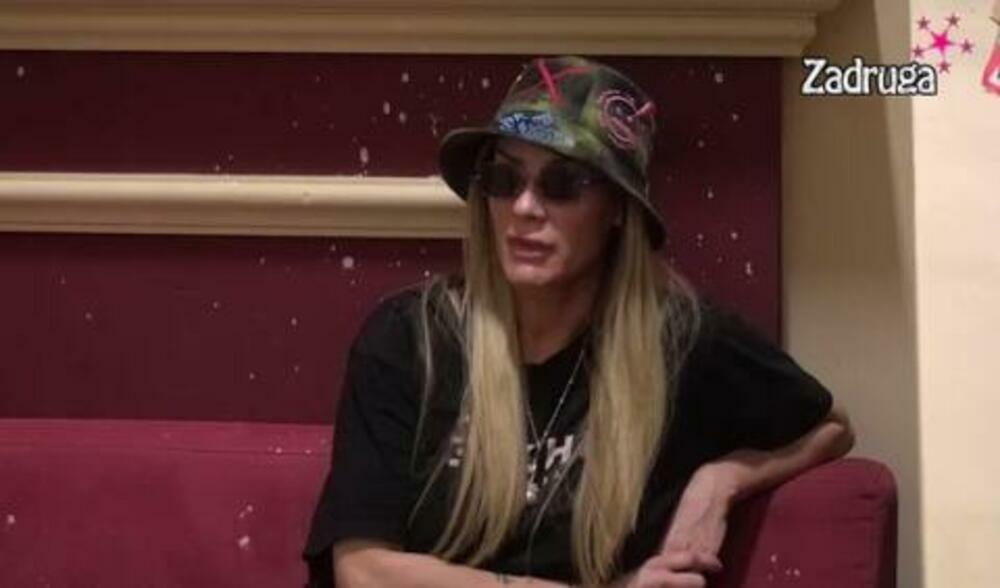 Ana u radio Amneziji