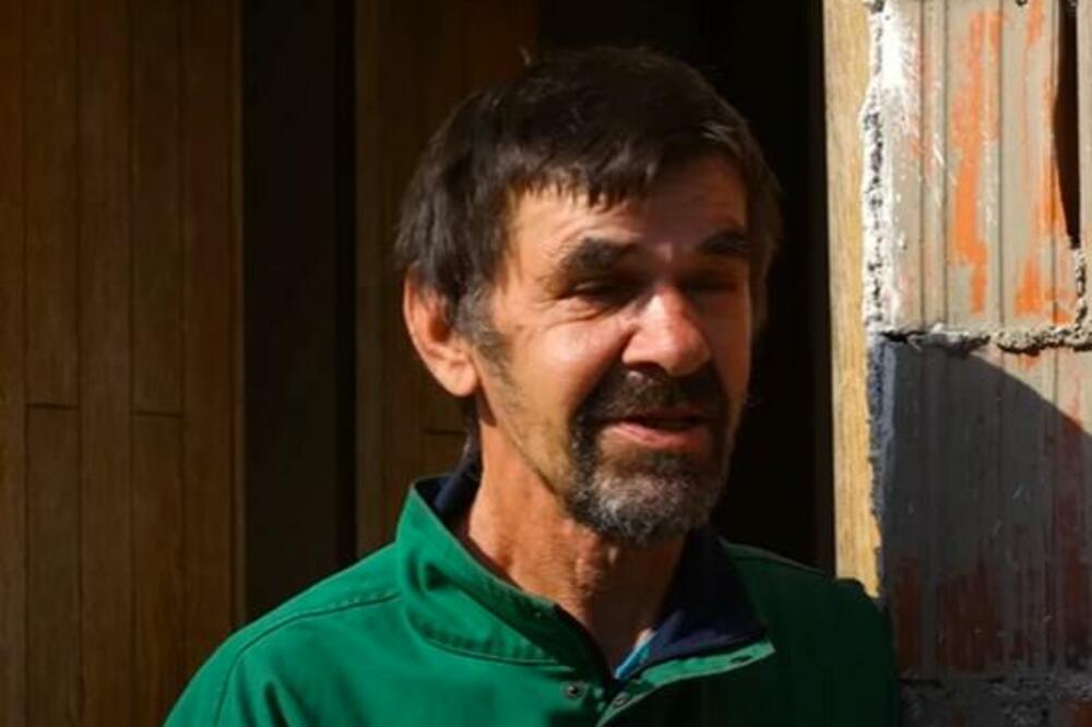 RADE ŽIVI SAM NA SELU I IMA VELIKI PROBLEM: Kaže da mu ne treba žena, već ON! (VIDEO)