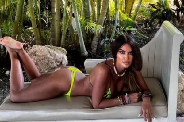 DA LI JE ONA NAJZGODNIJA ŽENA U ZEMLJI? Izbacila BUJNO POPRSJE, muškarcima DIŽE PRITISAK u 5. DECENIJI (FOTO)