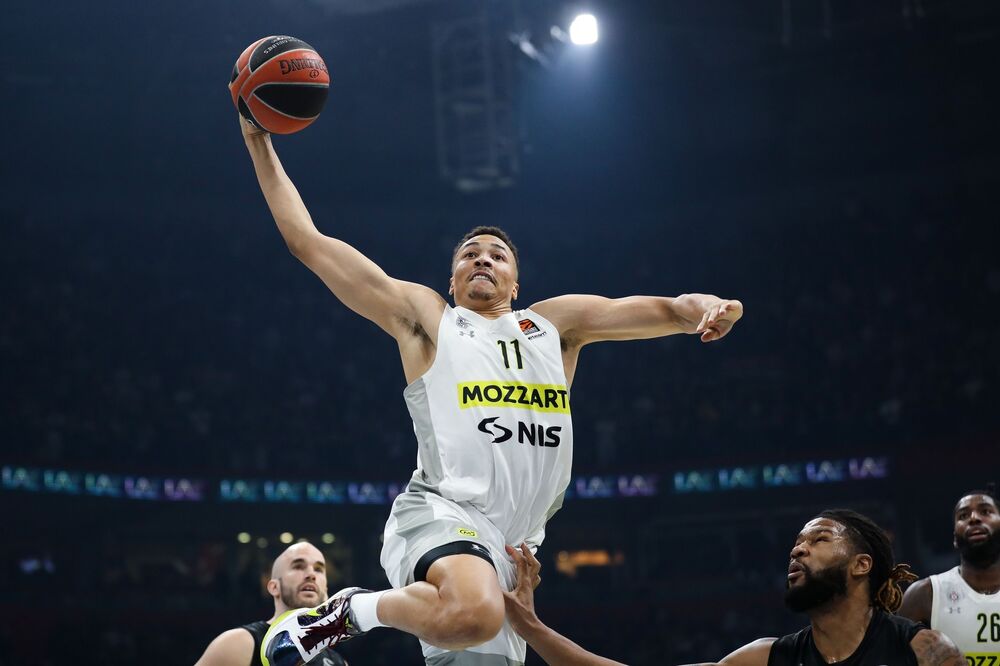 Dante Egzum u dresu Partizana