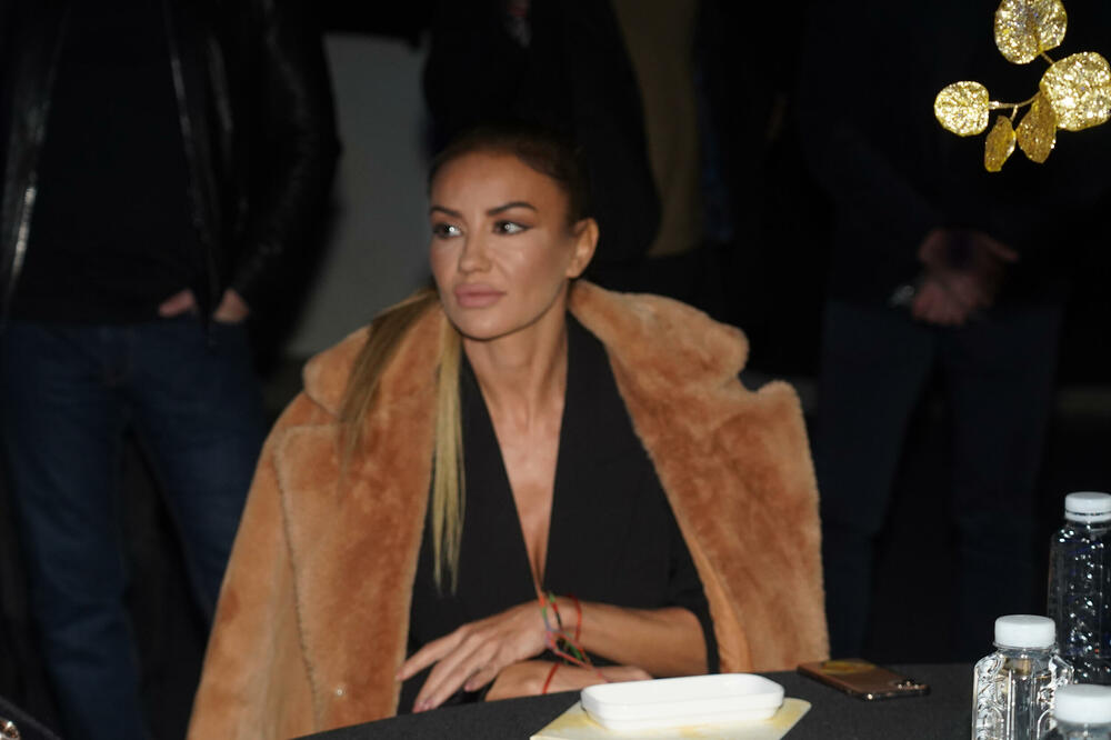 SINDI PROGOVORILA O NUMERI "PARE, PARE, PARE": Modelsice pesma PROSLAVILA, a evo sa čime su se sve zbog nje SUOČILE