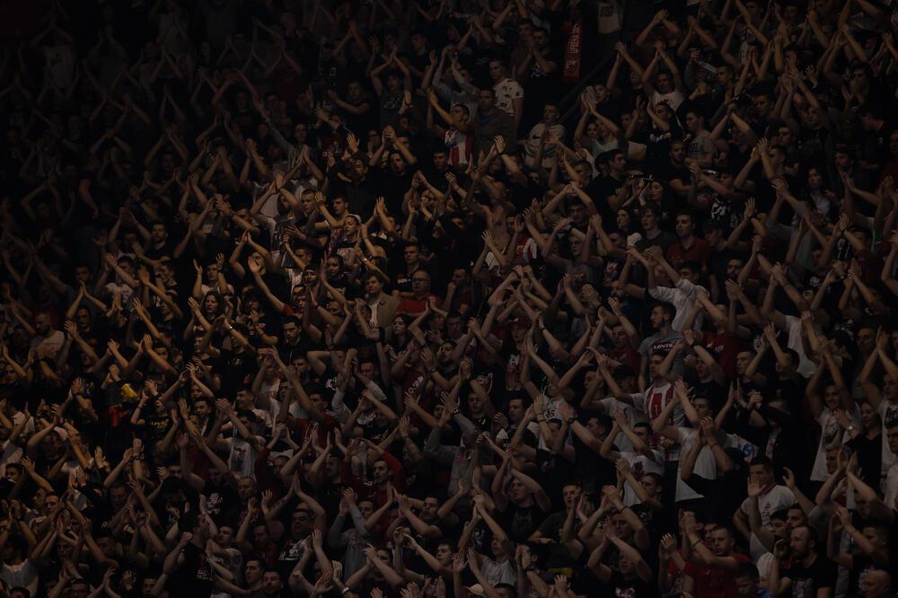 CRVENA ZVEZDA DOBILA VAJLD-KARD OD EVROLIGE! Crveno-beli u krem društvu!