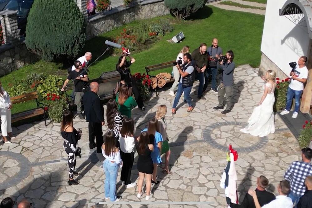 MLADEN IZ ARANĐELOVCA OŽENIO BIVŠU SVASTIKU: Rodbina u šoku, MAJKA DOŽIVELA SRČANI UDAR, ali ne zbog svadbe,nego...