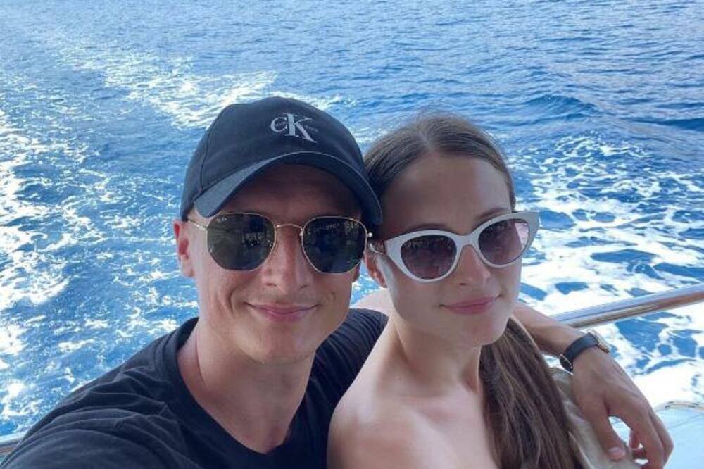 PRISILJENA NA RADIKALNU STVAR KAKO BI LIČILA NA ANJU, ZBOG ULOGE MORALA DA URADI OVO: Detalji o POZNATIM SESTRAMA