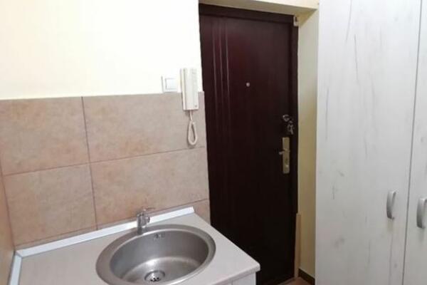 MOTAJ KABLOVE, IMAMO POBEDNIKA: Hodnik na NBG prodaju kao GARSONJERU od 8 kvadrata, evo koliko traže! (FOTO)