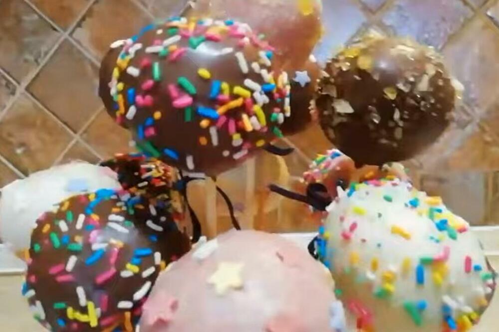 DRAGE BAKE, POSLE OVOG SLATKIŠA, UNUCI ĆE VAS OBOŽAVATI: Pravi se očas posla, a SVI ćete uživati u ukusu (RECEPT)