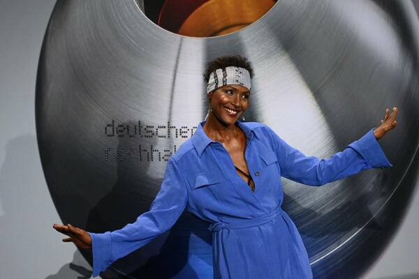 SA 5 GODINA MAJKA JOJ JE URADILA UŽAS, A DANAS JE ZNA CEO SVET: Teško detinjsvo PRELEPE MANEKENKE tera suze na oči!