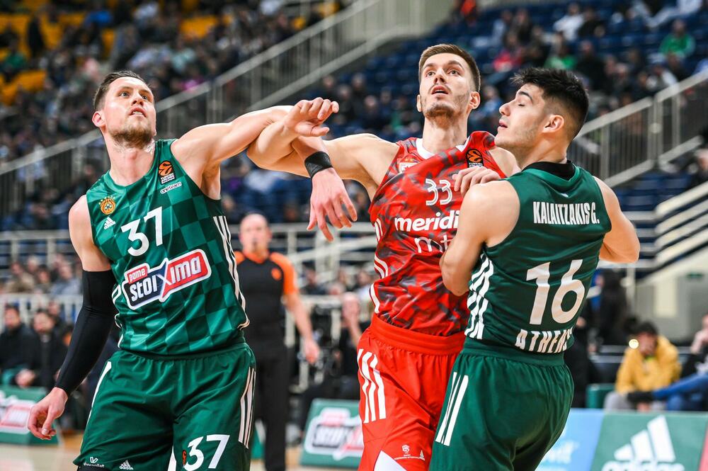 Filip Petrušev pored Ponitke i Kalaicakisa