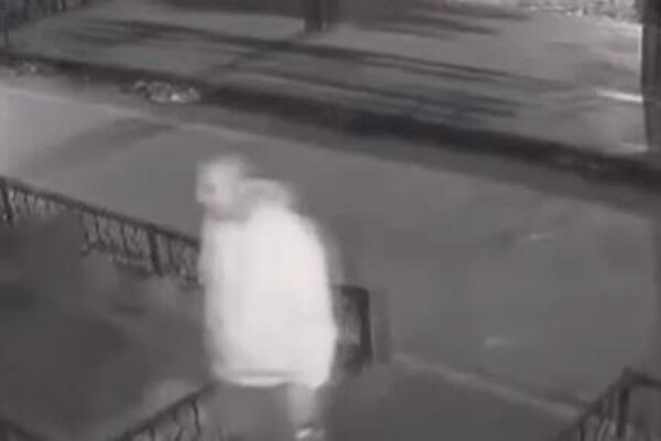 LAGANO UŠETAO U LOKAL PA SA ŠANKA UZEO NAJVREDNIJE: Kamere snimile čudnu KRAĐU u kafiću u NOVOM SADU! (VIDEO)