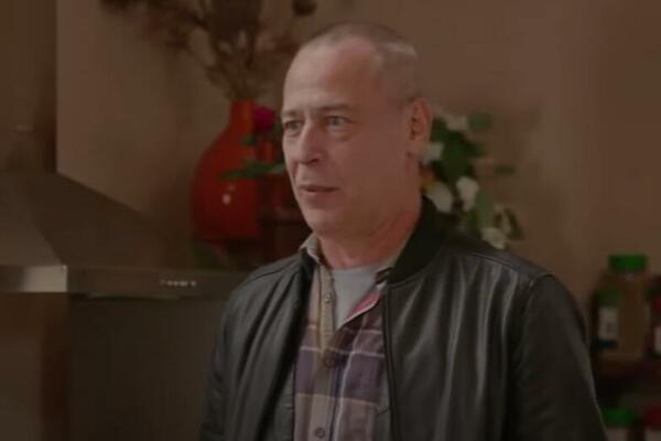 NAŠ GLUMAC OŽENIO 15 GODINA MLAĐU KOLEGINICU: Prava je BOMBA, mnogi će mu ZAVIDETI što LJUBI ovu ZANOSNU PLAVUŠU