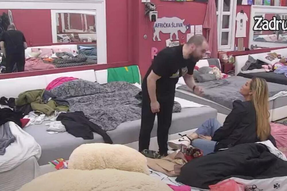 ZASTRAŠUJUĆE PONIŽAVANJE ZVEZDANA SLAVNIĆA: Pale užasne PSOVKE i UVREDE, Ana u STRAHU pominjala POLICIJU