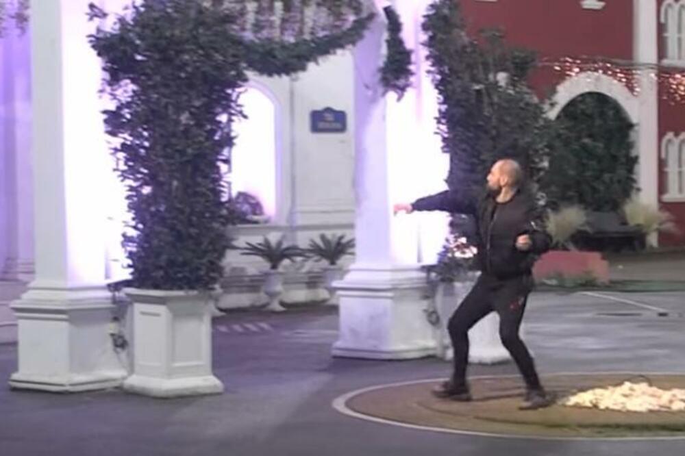 ZVEZDAN UZEO KAMEN DA GAĐA BIVŠU ŽENU: Napao Anu da je svašta radila u BUJANOVCU, ovo je njena REAKCIJA