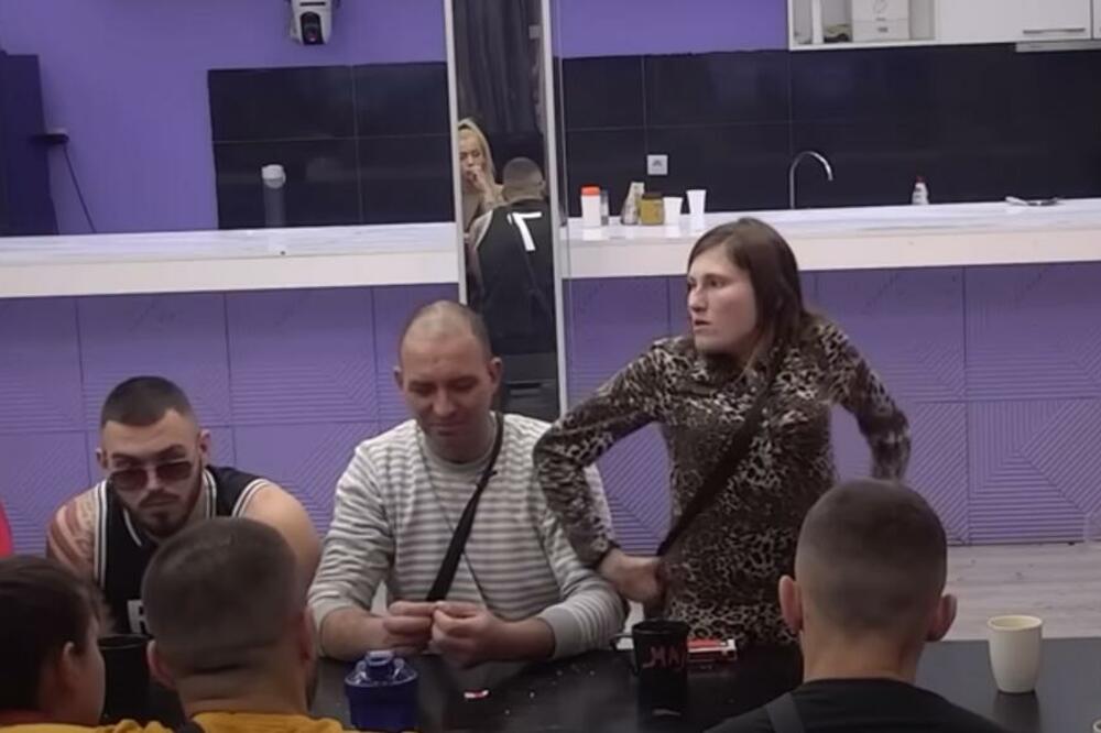 ZBOG NAJNOVIJE IZVALE DIVNE DNK-A SMEJAĆETE SE DANIMA: Žestoko je ODVALILA (VIDEO)