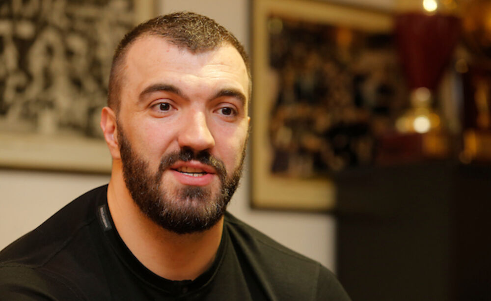 Sekulićeva je spomenula i kako se upoznala sa crnogorskim košarkašem: