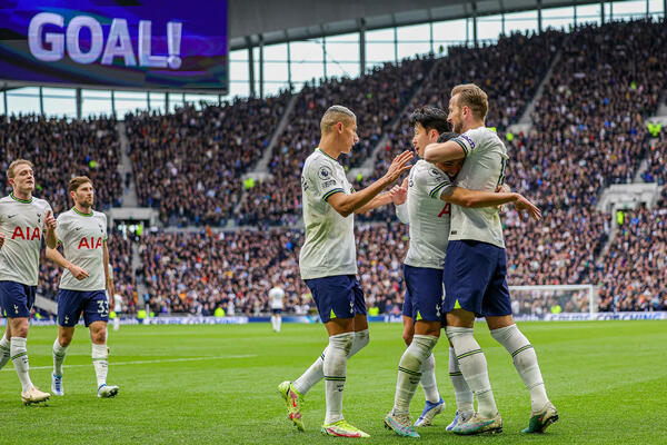 TROJKE TOTENHEMA I ČELSIJA! Brentford pao posle 12 utakmica, remi Lidsa i Brajtona (FOTO)