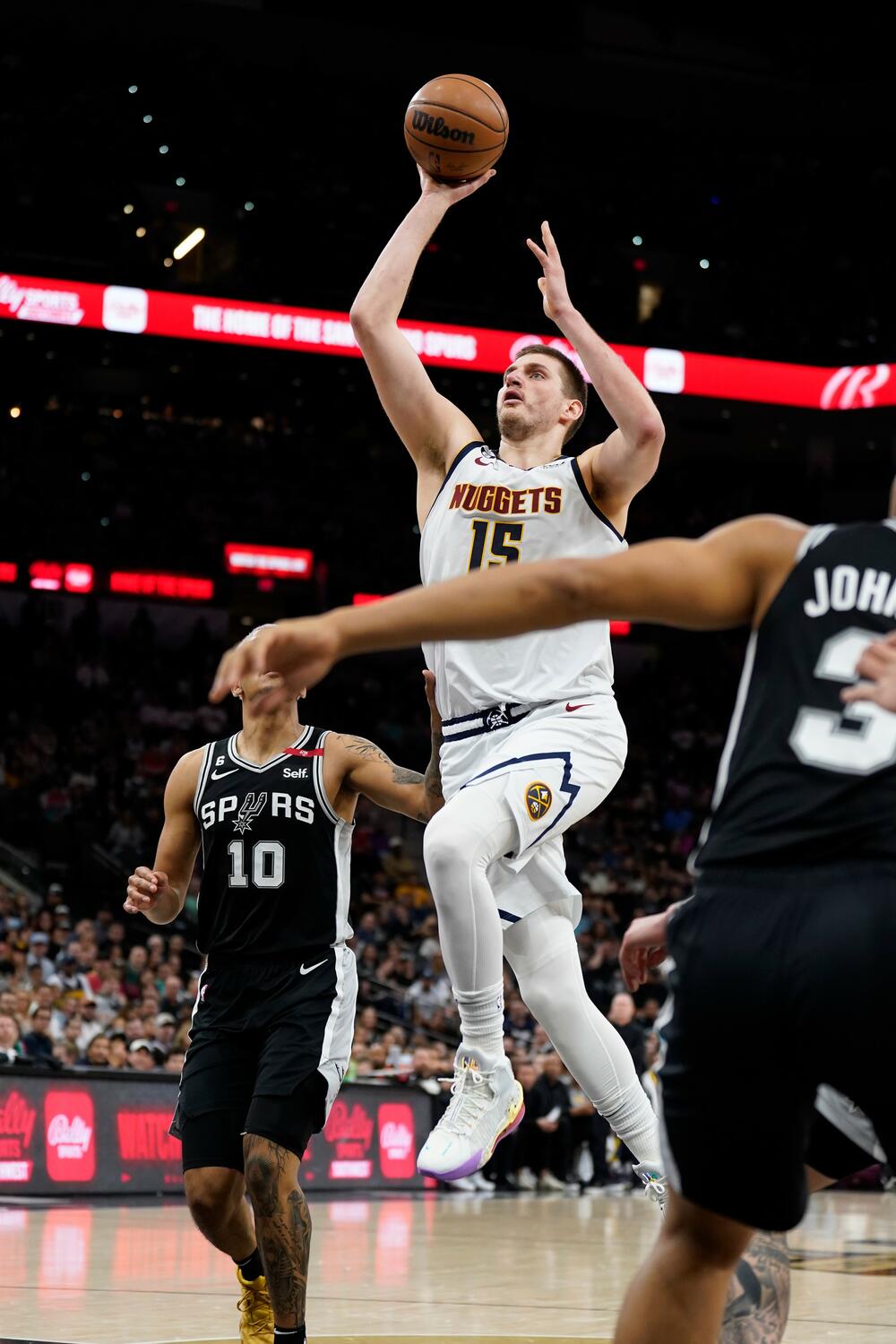 Nikola Jokić na utakmici San Antonija i Denvera