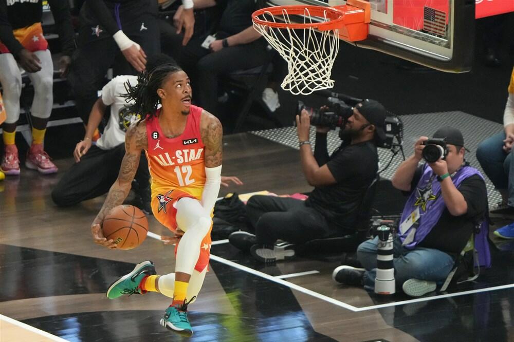 SRAMOTNE SCENE NBA ZVEZDE: Dža Morant pre incidenta sa pištoljem bludničio - gole devojke i hiljade dolara po podu