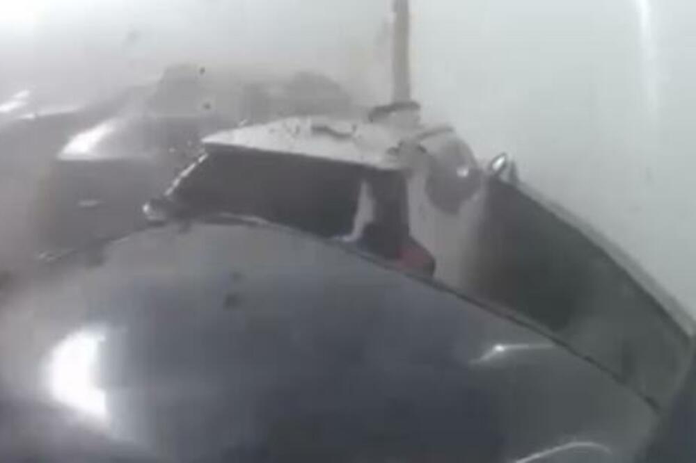 GLEDATE NA SVOJU ODGVORNOST! Uznemirujući snimak trenutka JEZIVOG lančanog sudara, čak 39 lica povređeno (VIDEO)