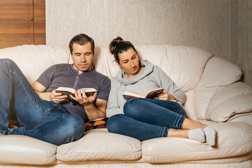 OKRENITE SE SEBI, SVOJOJ SREĆI I MIRU: Izaberite knjigu koja će vam u tome pomoći!