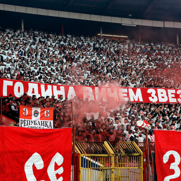 "ULICA ŠAMPIONA": Delije na SPEKTAKULARAN način pozvale sve navijače Zvezde na meč za odbranu titule! (VIDEO)