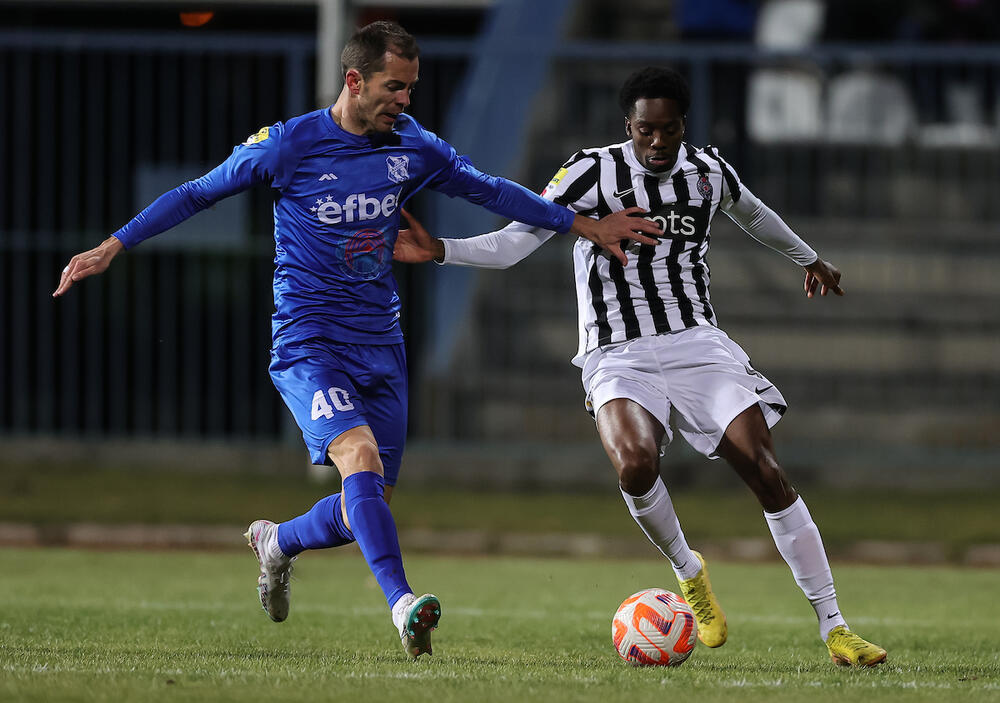 Fuseni Dijabate (desno) na utakmici Mladosti i Partizana u Lučanima